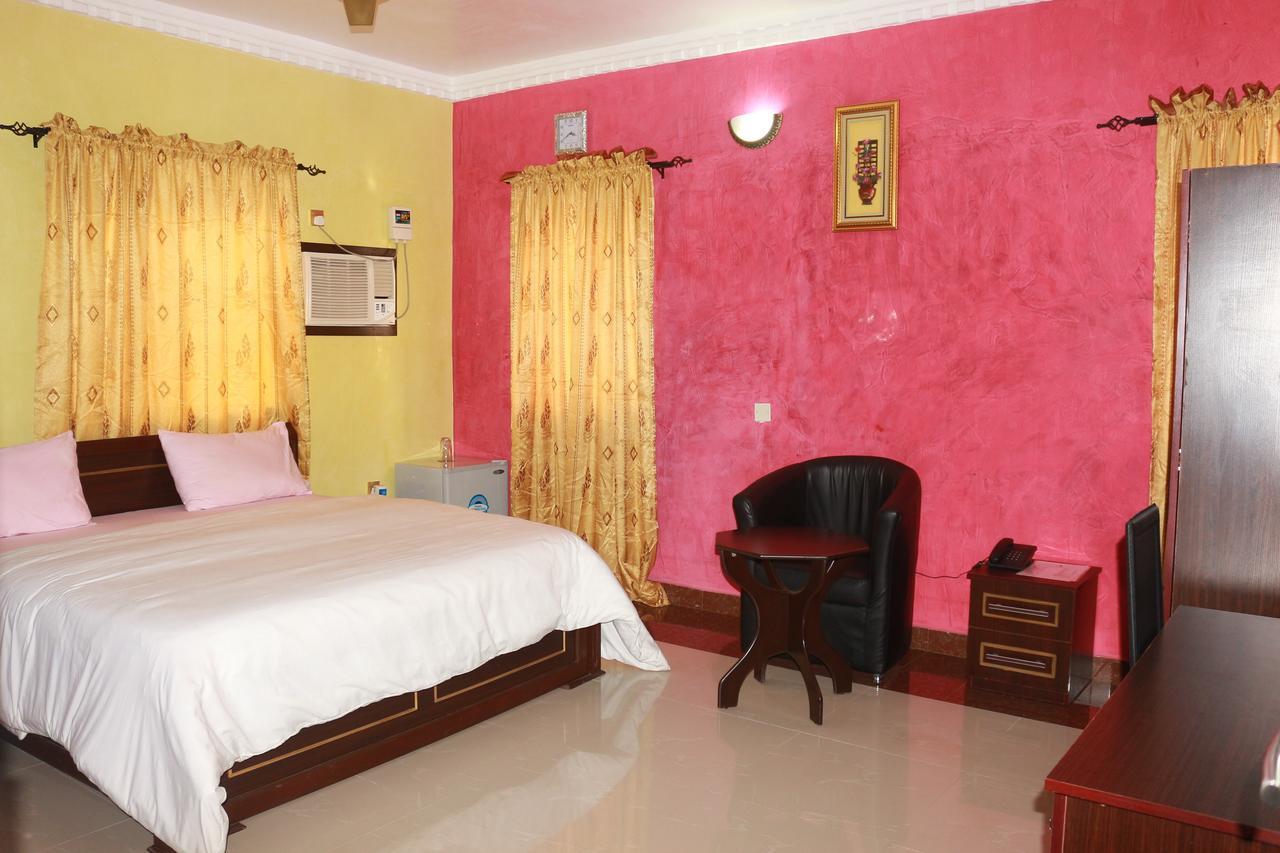 Cute Villa Hotel And Suites Uyo Exterior photo