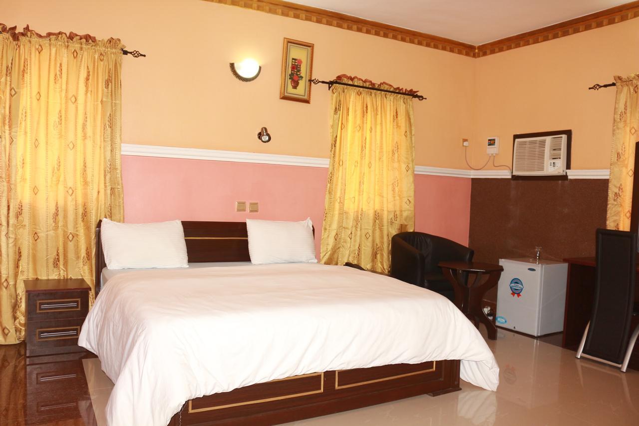Cute Villa Hotel And Suites Uyo Exterior photo