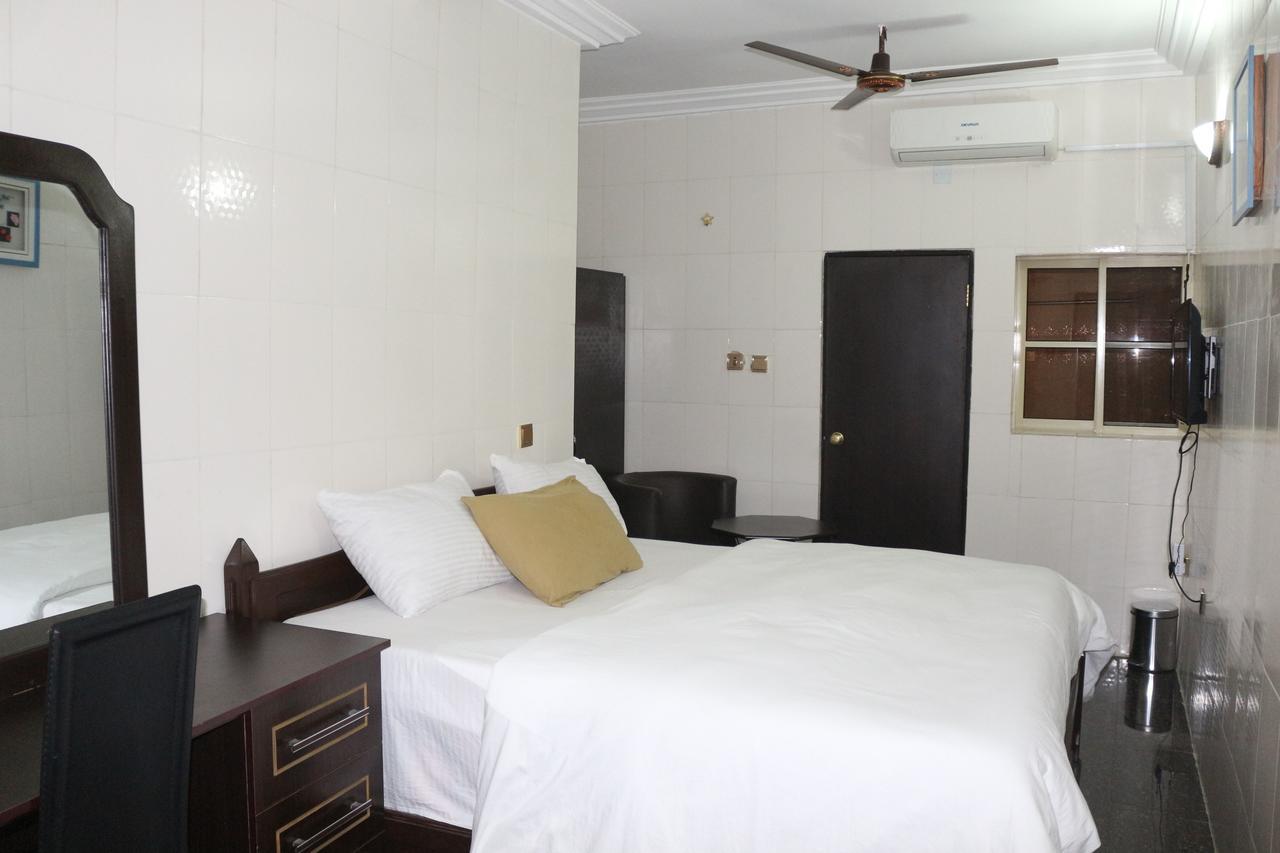 Cute Villa Hotel And Suites Uyo Exterior photo